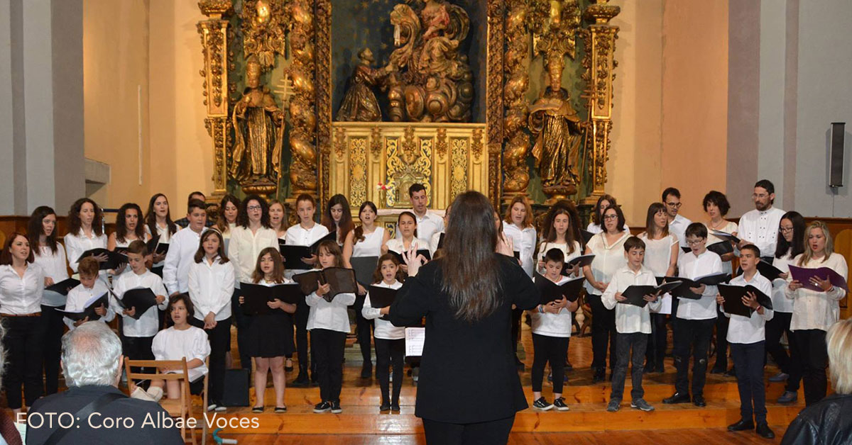 Conciertos que se celebrarán en la Iglesia de San Esteban y que ofrecerán una muestra de la música coral y sacra de nuestro territorio, Algarabía y Alban Voces, Orfeón Jacetano, Rondalla Santiago, Trío Due Voci y el 16, los navarros In Tempore Abesbatza. Además, del 7 al 9 de diciembre se va a celebrar en el Espacio Sarrios de Villanúa la primera edición del Mercado Navideño, que reúnirá a artesanos y productores de toda la comarca.