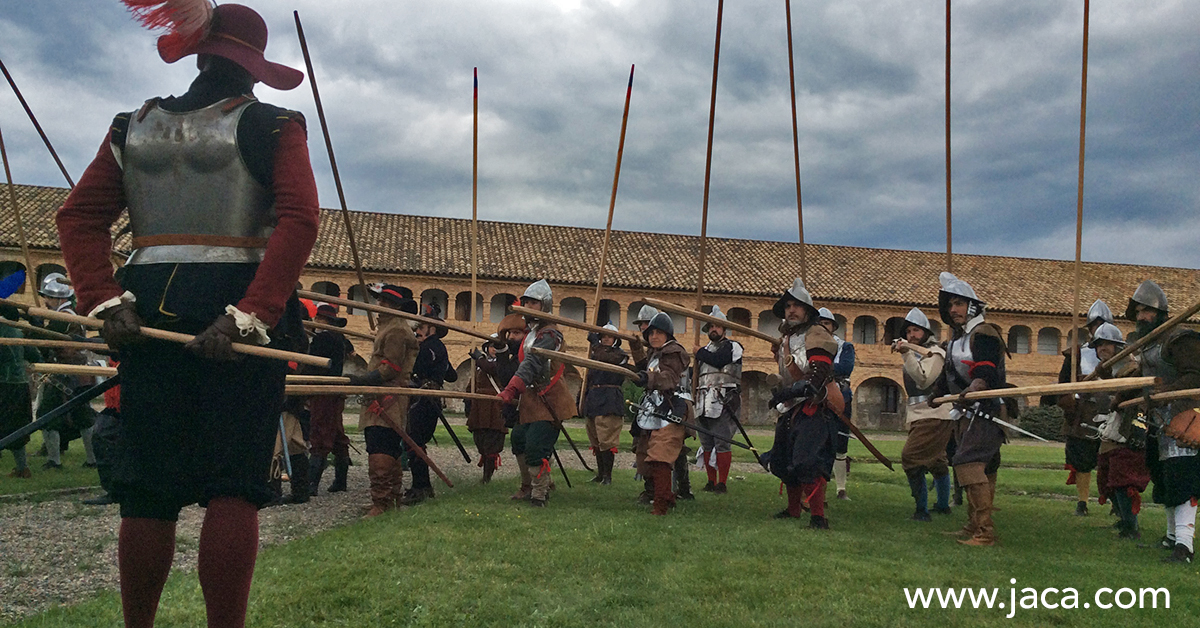 Durante toda la jornada del sábado 11 y la mañana del domingo 12 de mayo, el Castillo de San Pedro volverá al siglo XVI con la instalación del campamento dispuesto por varias asociaciones recreacionistas en su interior. Arcabuces, cuerpo de guardia, duelos de esgrima y espadas, combate y torneo de barreras durante un fin de semana en el que podremos visitar la Ciudadela de Jaca de un modo completamente diferente. 