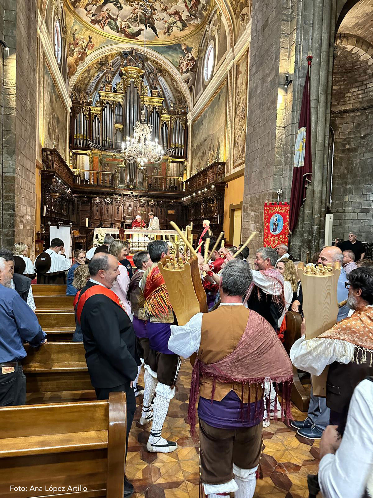 en procesión hasta la Catedral, donde se cantará la Salve y se llevará 