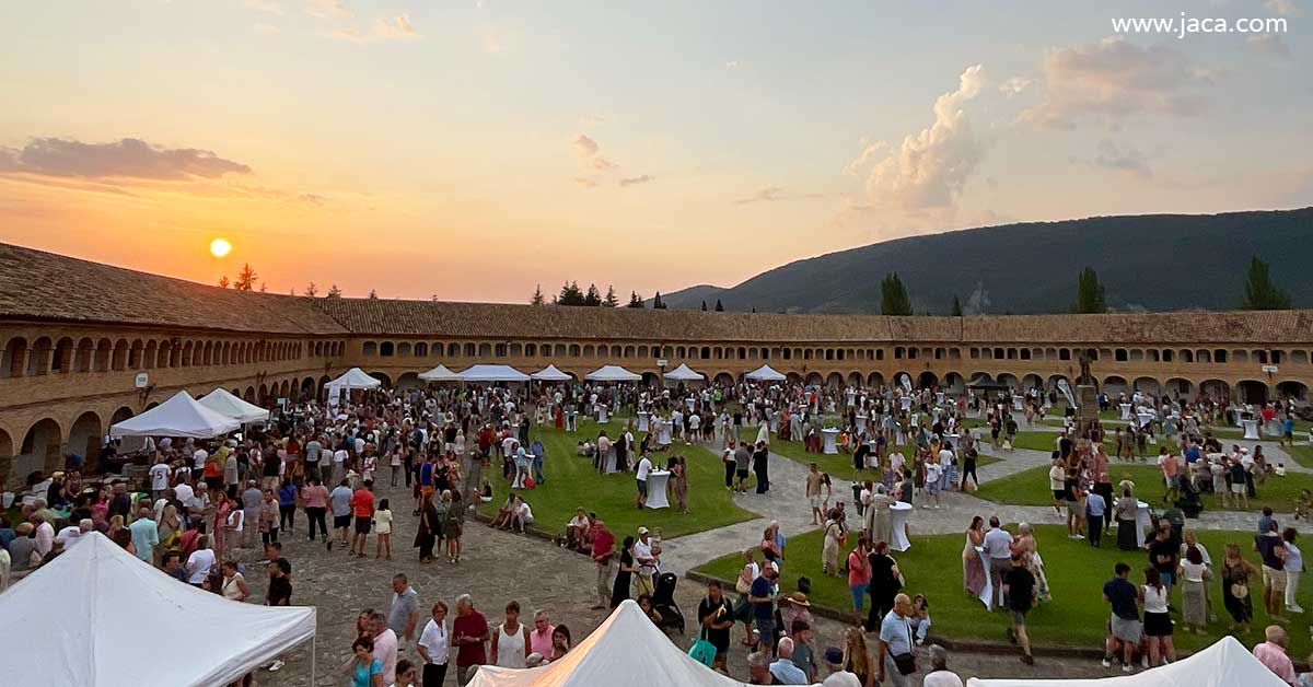 La Ciudadela acogerá el viernes 14 de agosto, desde las 17.00 horas, un evento que nos propone reencontrarnos con una veintena de productores para adquirir, degustar y disfrutar de productos gastronómicos del Béarn: valles de Aspe, Barétous y distintos puntos del Béarn hasta Oloron.
